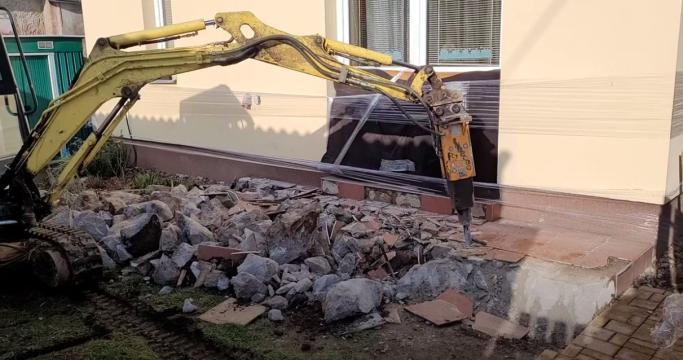 gidromolot-dlya-mini-ekskavatora